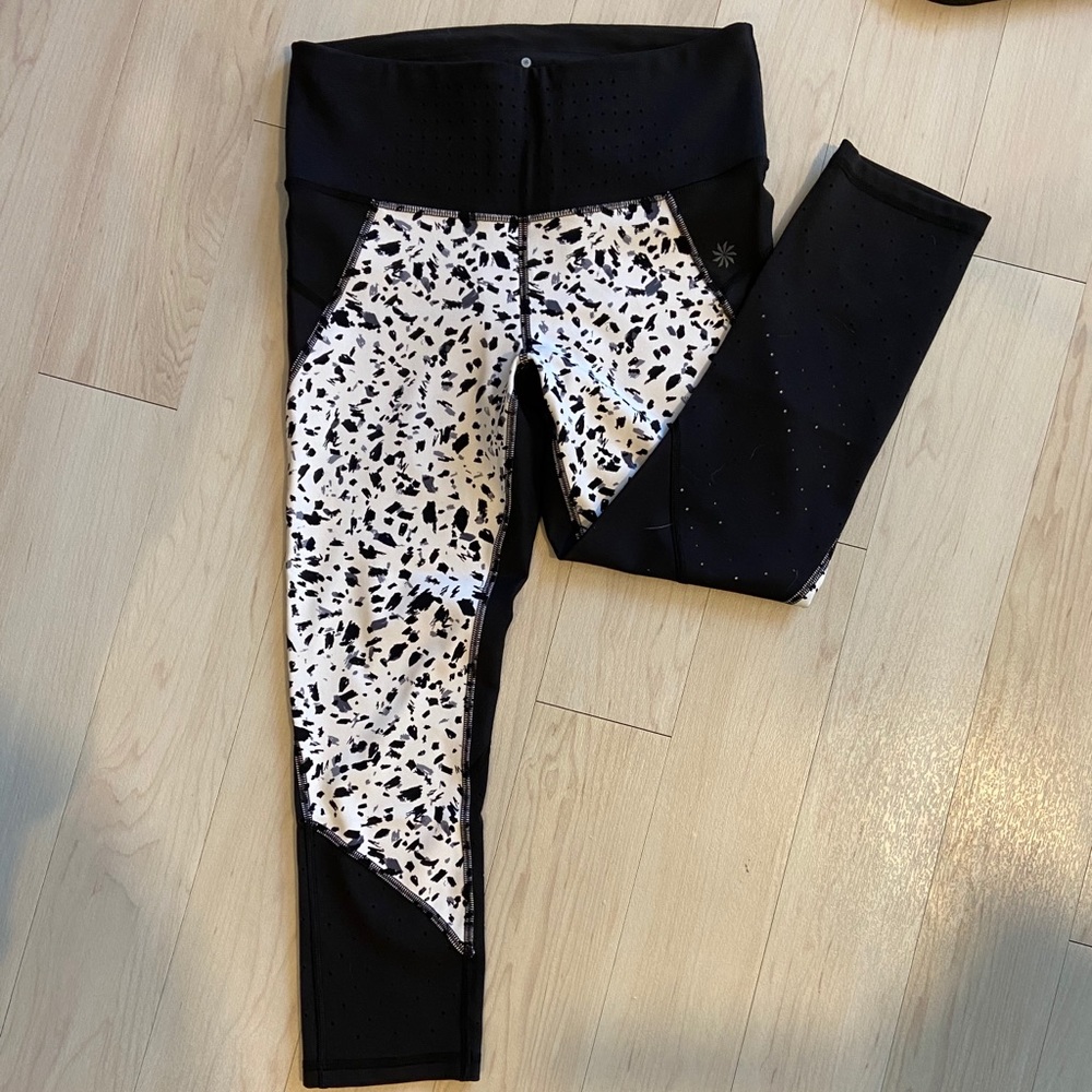 Athleta Black&White Stealth Fit Cropped Leggings